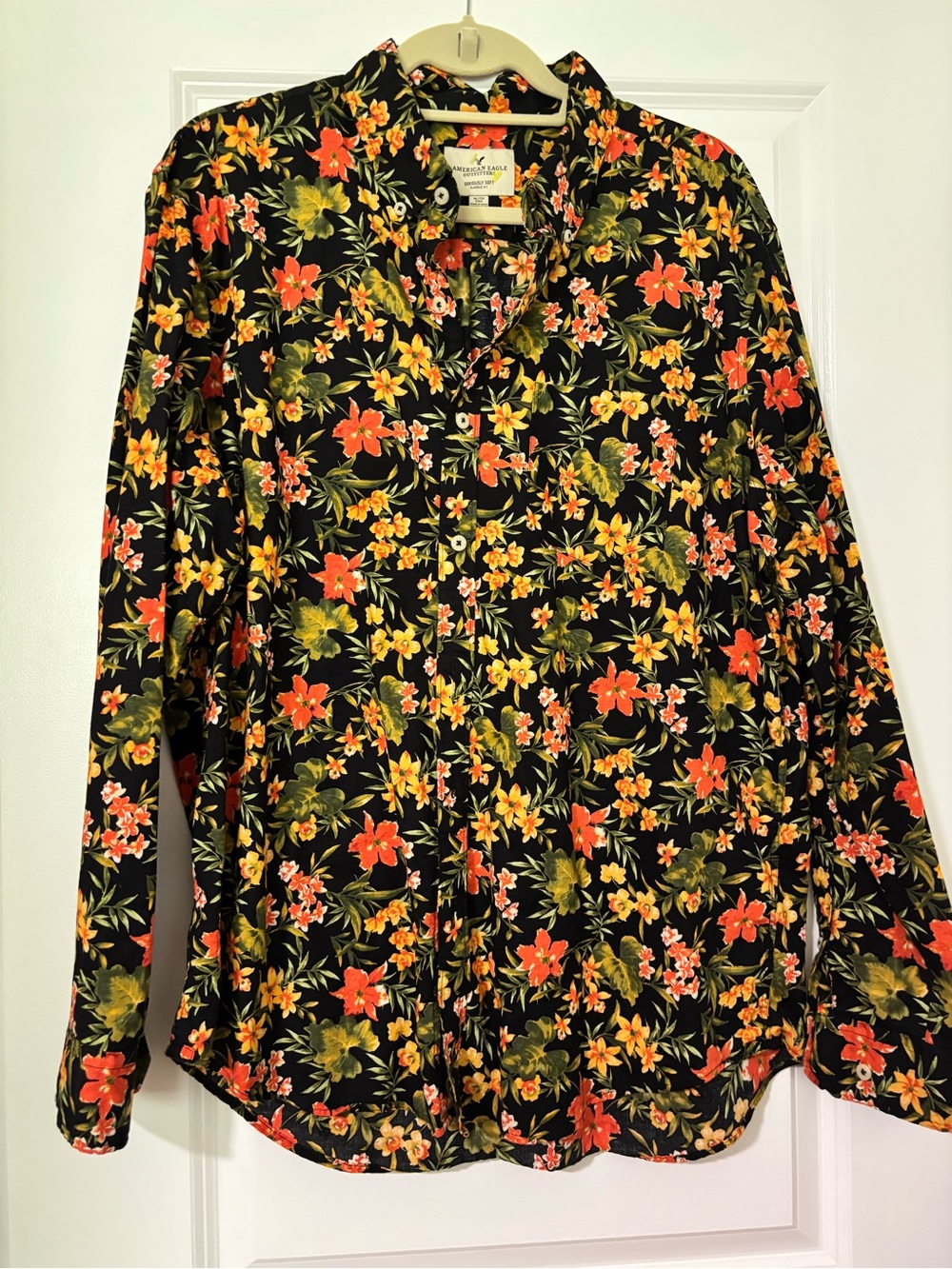 Men’s American Eagle Outfitters Black Floral Button-Up Shirt